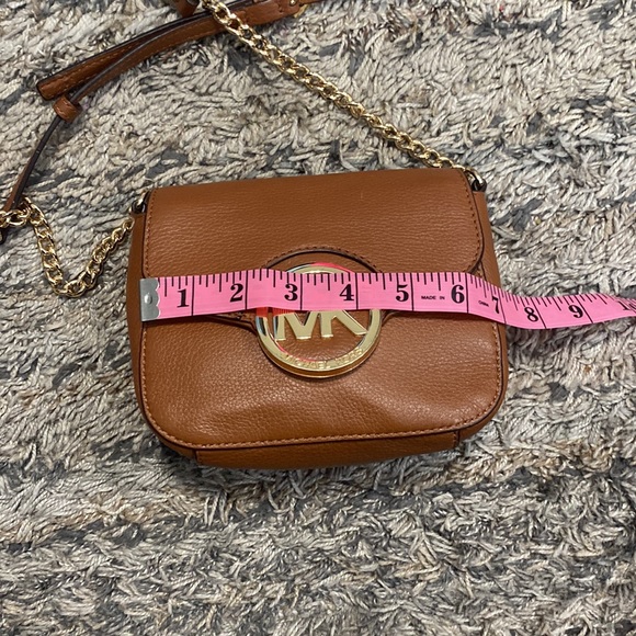 Michael Kors tan crossbody - Picture 6 of 13